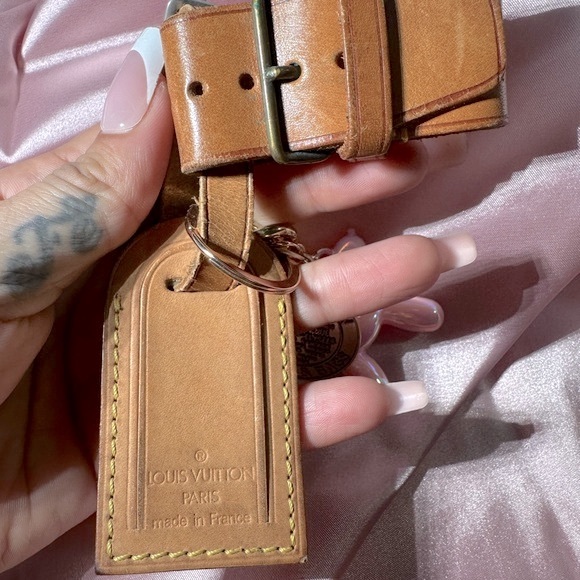 Louis Vuitton Bag Charm Gold with LV Luggage Tag and LV PadLock and Pink Balloon - Picture 13 of 17
